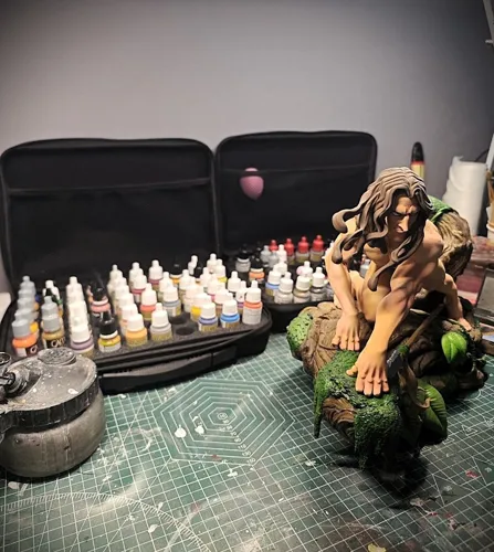 Процесс росписи миниатюр