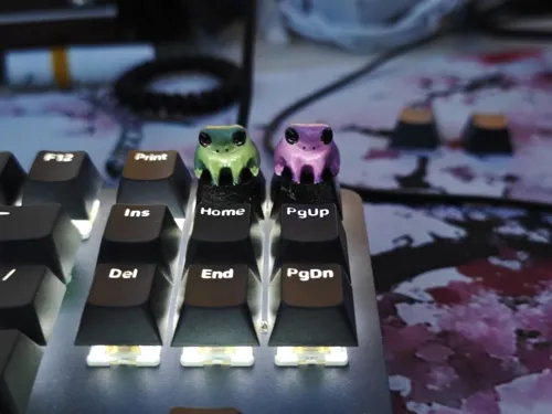 Самодельный кейкап (keycap) для механической клавиатуры в виде лягушки, 3D печать и роспись
