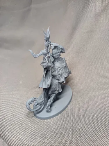 Миниатюра командира Ультрамаринов (Ultramarines Captain) из Warhammer 40000, ручная покраска