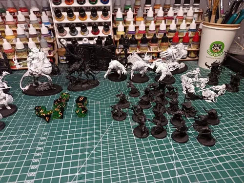 Миниатюра крысолюда Скавена (Skaven) из вселенной Warhammer, фотополимерная печать и покраска